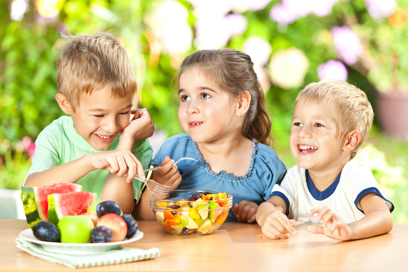 Nên tập cho trẻ những thói quen ăn lành mạnh để giảm cân và tốt cho sức khỏe