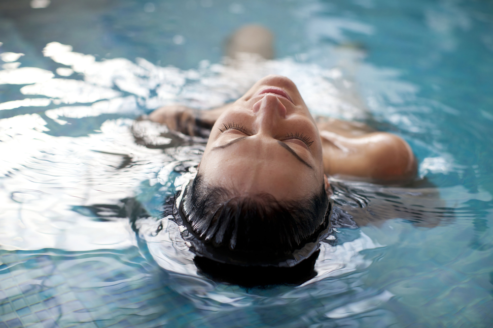 Bơi là bài tập giảm cân hiệu quả và an toàn cho phụ nữ