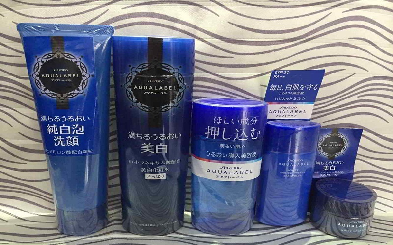 Bộ sản phẩm chăm sóc da Shiseido Aqualabel màu xanh