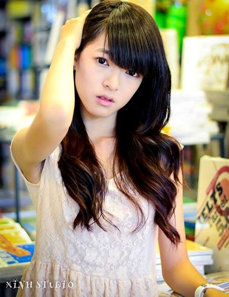Lê Trần Uyên Linh - cô chủ nhỏ xinh đẹp, kinh doanh mỹ phẩm tự chế được yêu thích trên mạng.