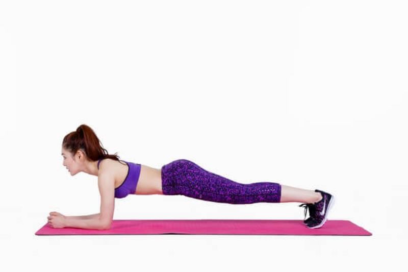 Plank là một trong những bài tập giảm bắp tay hiệu quả dành cho nữ