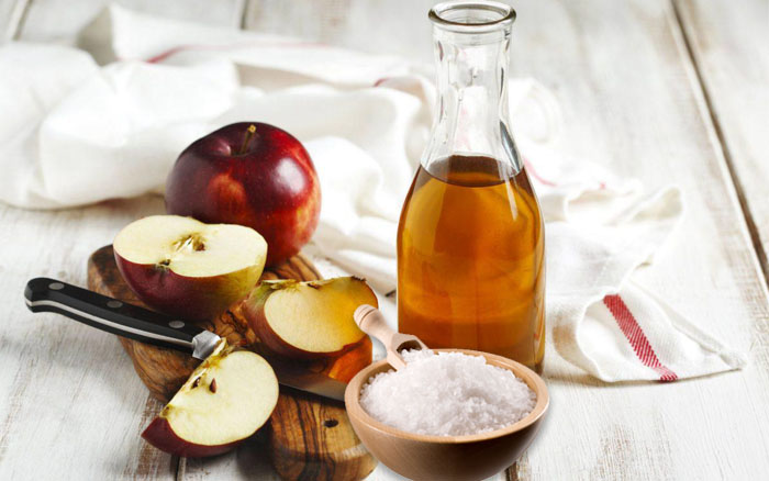 Giấm táo và muối giúp tan mỡ bụng