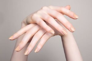Để sở hữu da tay đẹp mềm mại, trắng sáng, mịn màng bạn nên chăm sóc và nâng niu nó như da mặtĐể sở hữu da tay đẹp mềm mại, trắng sáng, mịn màng bạn nên chăm sóc và nâng niu nó như da mặt