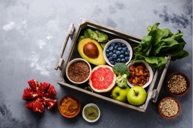 cách giảm cân cho người lười: bổ sung rau và trái cây
