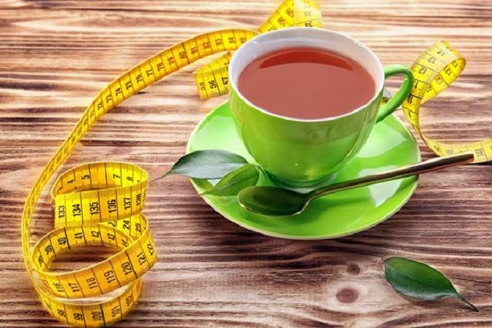 Uống nước trà xanh không chỉ có tác dụng giảm mỡ bụng mà còn chống oxy hóa, ngừa lão hóa.
