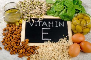Có thể dùng viên uống Vitamin E để bôi mặt nhưng chỉ dùng với liều lượng vừa đủ, không được lạm dụng. Đối với da dầu không nên dùng loại Vitamin E này