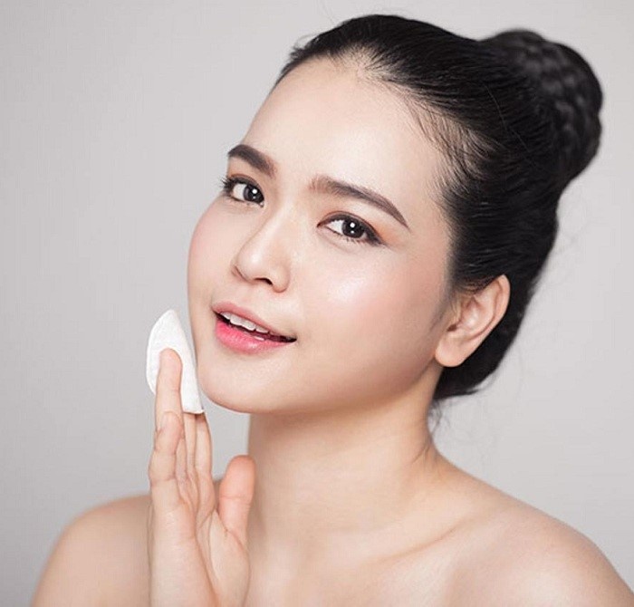 List các bước chăm sóc da mặt đúng chuẩn chuyên gia cho làn da sáng mịn - ảnh 3