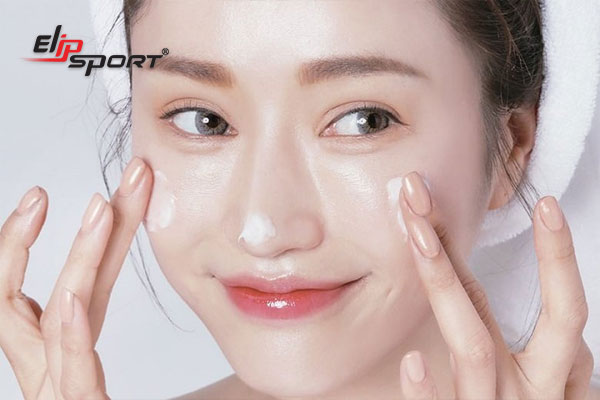 cách chăm sóc da dầu mùa hè cần dưỡng ẩm đủ