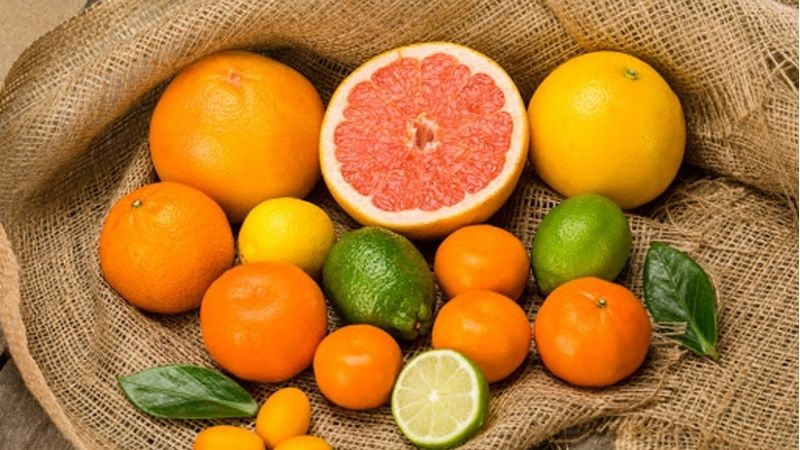 Nên bổ sung các loại trái cây có múi sau khi xăm
