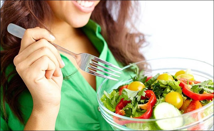 Ăn rau xanh, hoa quả giúp giảm mỡ mặt