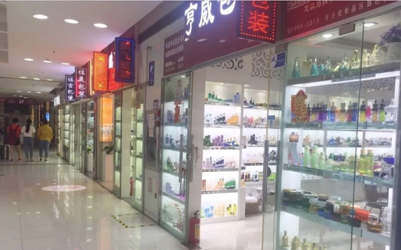 Chợ Mei Bo Cheng cung cấp đa dạng các mặt hàng mỹ phẩm từ bình dân đên cao cấp