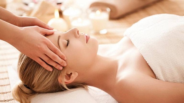 Massage da đầu cũng là một cách chăm sóc hiệu quả