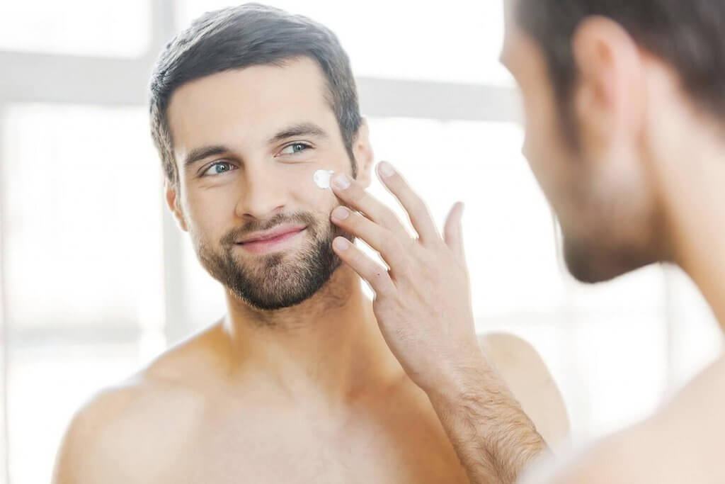 ăn uống thế nào để chăm sóc da mụn cho nam giới đúng cách