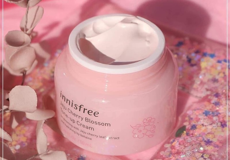 Jeju Cherry Blossom Tone Up Cream thương hiệu Innisfree nổi tiếng