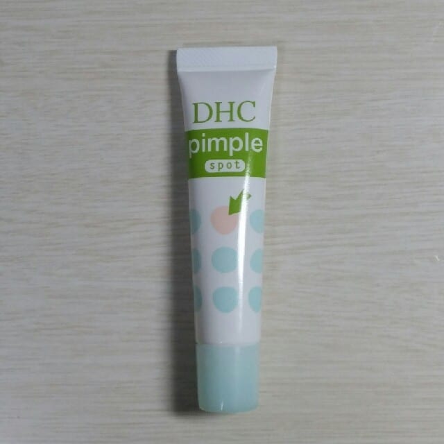 Kem trị mụn DHC Pimple Spot đặc trị mụn nhờ công thức điều chế vượt trội từ DHC, phá tan mọi nguồn gốc gây mụn mang đến làn da trẻ trung, mịn màng và tươi tắn suốt cả ngày.