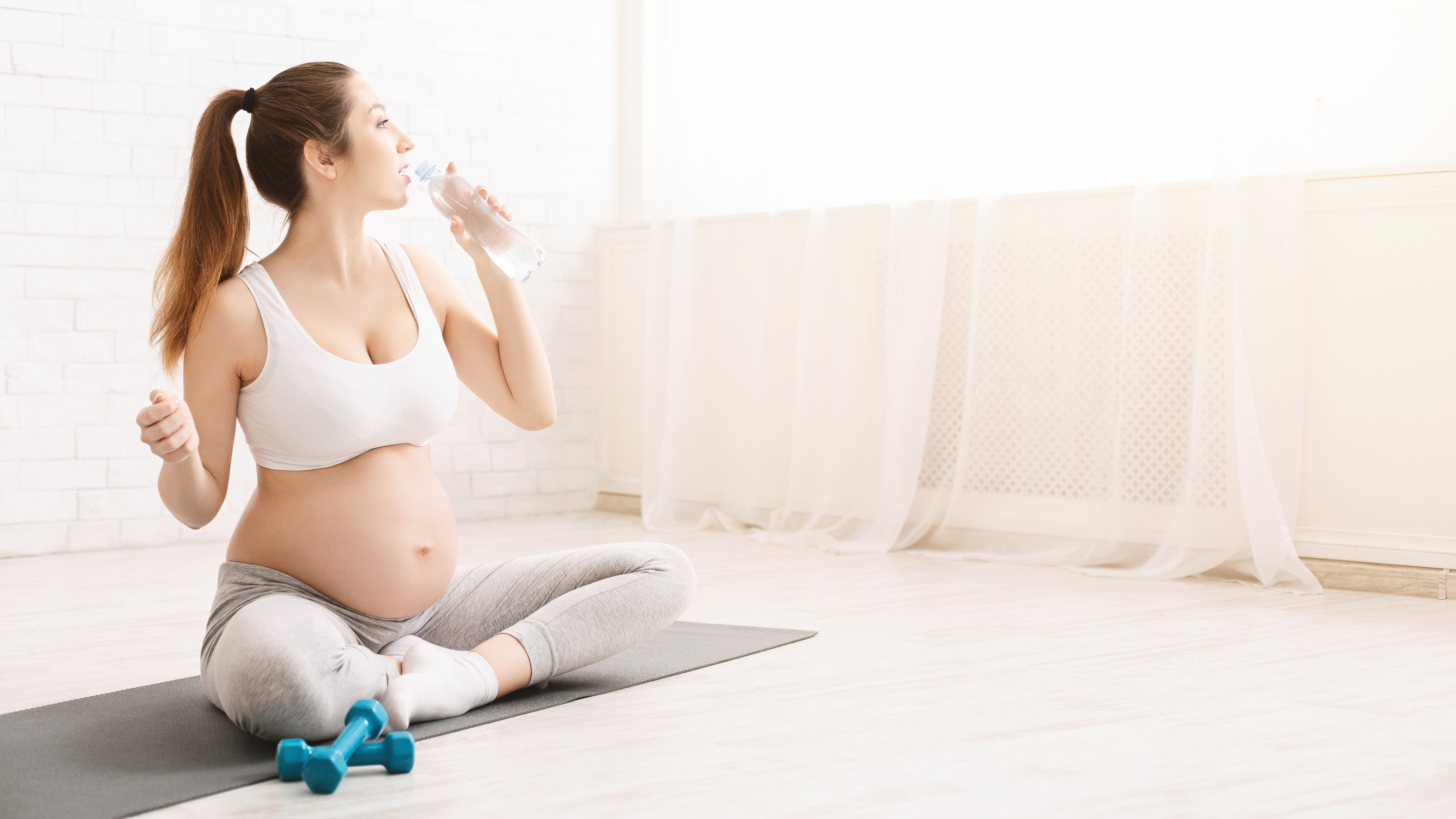 mẹ bầu cần uống đủ nước lúc tập thể dục khi mang thai 3 tháng đầu