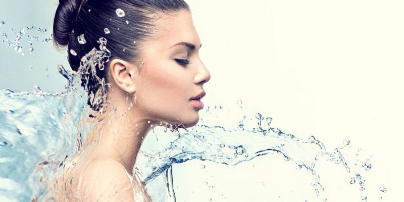Nhớ rửa lại vùng da tiếp xúc với nước biển bằng nước lạnh hoặc mát.