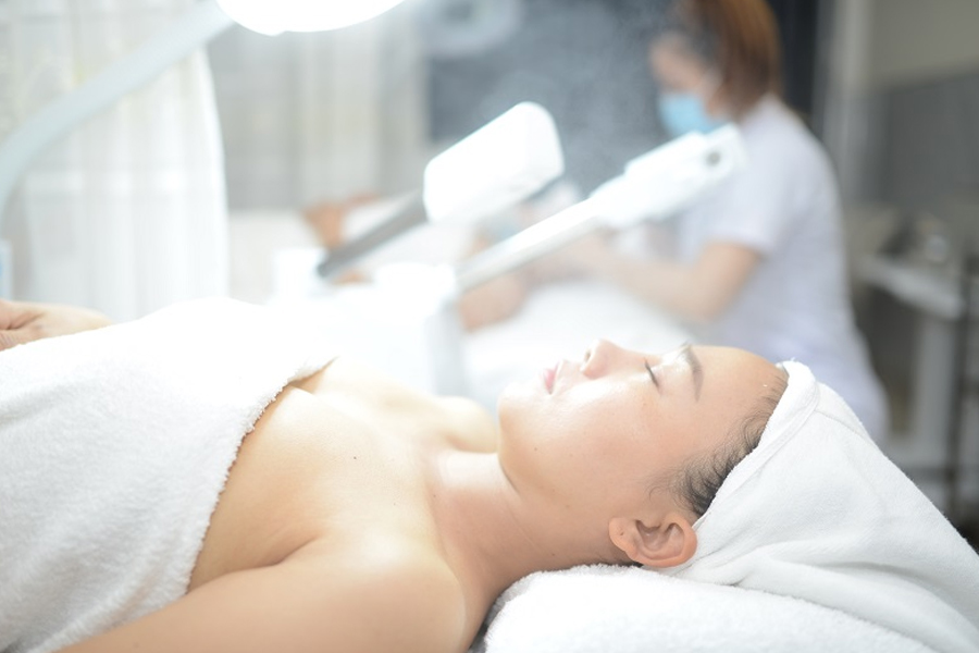 Tuân thủ đúng quy trình điều trị mụn tại spa một cách đều đặn sẽ giúp làn da cải thiện nhanh chóng