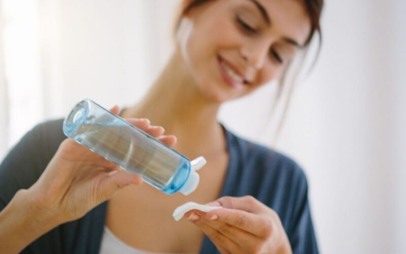 Nước tẩy trang - Top 5 sản phẩm nhất định phải có khi skincare | Dr Hiếu.