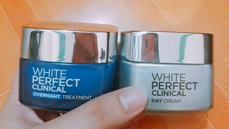 Kem dưỡng trắng da mặt ban ngày và đêm White Perfect Clinical của L