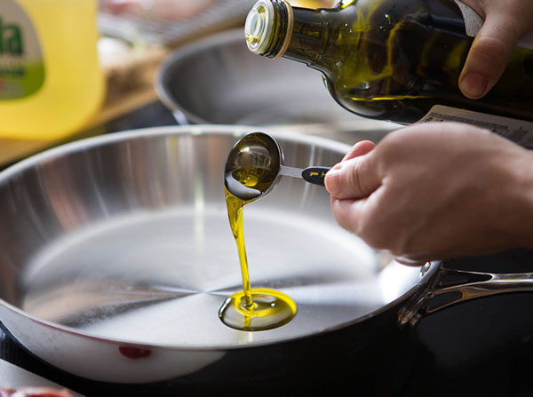 dầu oliu dùng trong nấu ăn