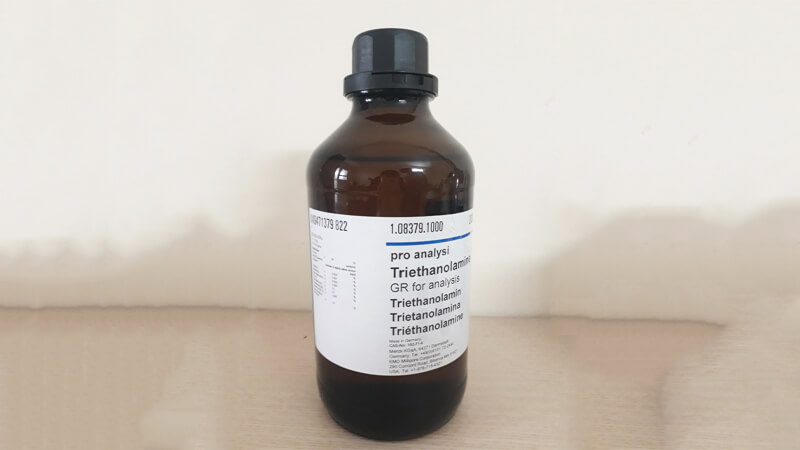 Triethanolamine là một loại axit amin, có mùi nồng giống Amoniac