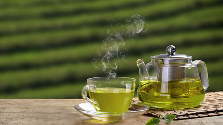 Uống trà xanh đúng cách giúp bạn có vòng eo thon gọn