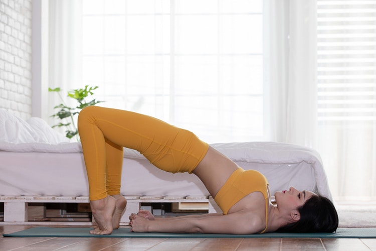 Yoga điều trị tuyến giáp - Tư thế cây cầu
