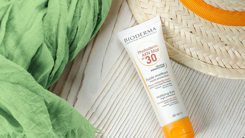 Bioderma Photoderm AKN Mat SPF 30 Invisible