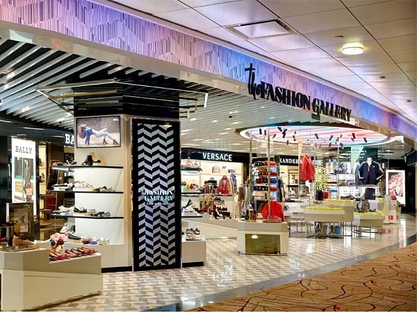 Mua hàng duty free ở sân bay Changi, mua quần áo ở the Fashion Gallery