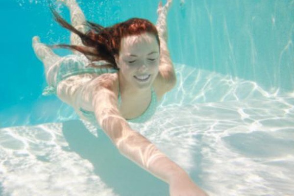 Cách giảm mỡ bụng dưới nhanh nhất, hiệu quả nhất nhờ bơi lội.