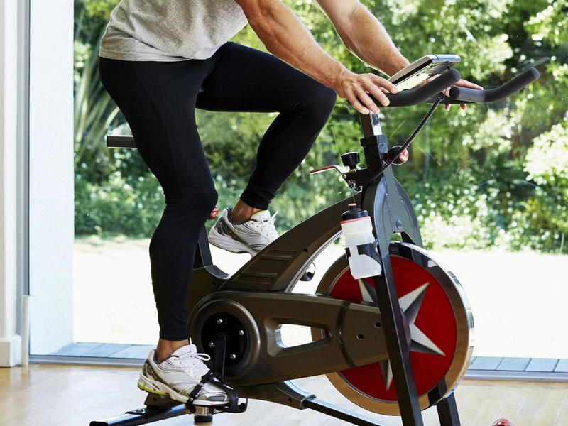 Đạp xe đúng cách kết hợp chế độ ăn uống tốt sẽ giúp bạn giảm được mỡ bụng
