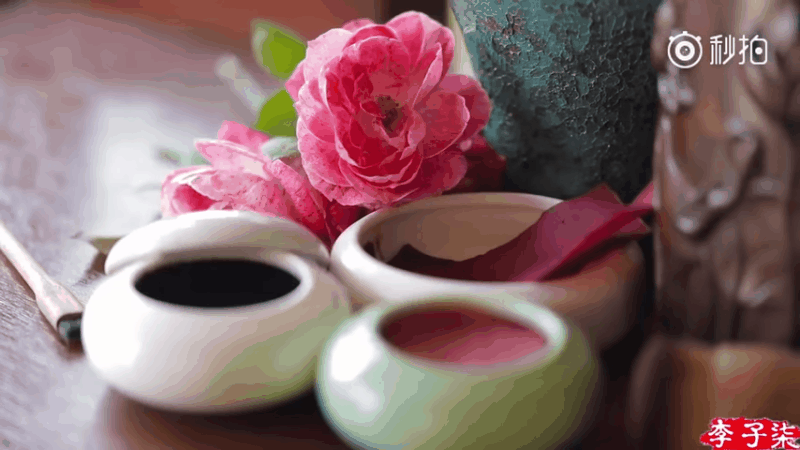 Thành quả: phấn mày, phấn má và son giấy.