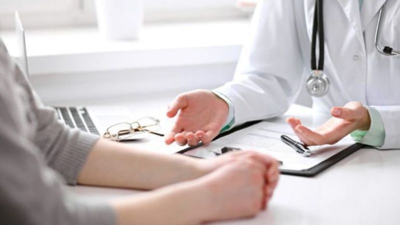 Trao đổi với bác sĩ về vấn đề da của bạn trước khi dùng