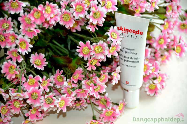 Kem nền dưỡng ẩm che khuyết điểm Skincode Advanced Skin Perfector