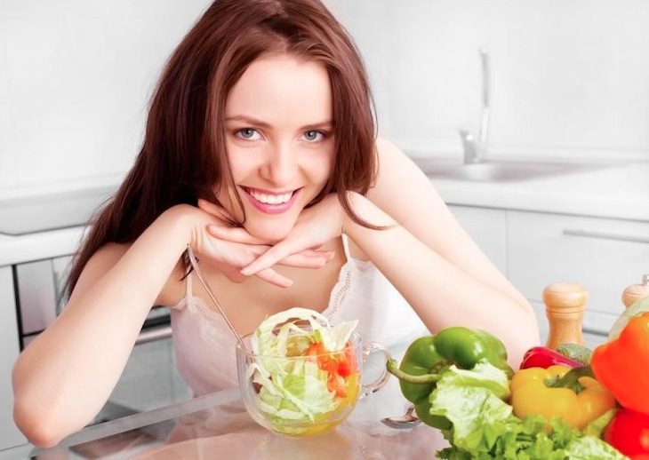 Bên cạnh việc dùng kem đặc trị, người dùng cần có chế độ ăn khoa học