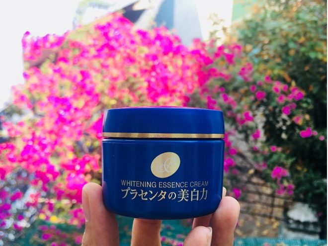 lọ kem dưỡng da màu xanh thương hiệu Meishoku