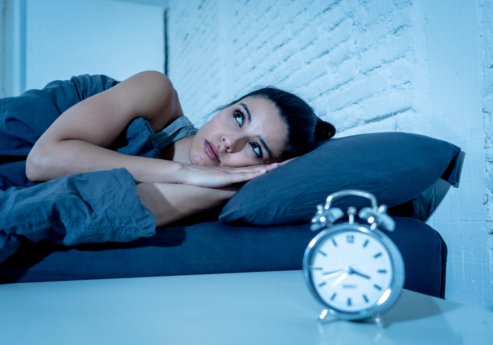Thay đổi thói quen ngủ muộn hoặc ngủ ít