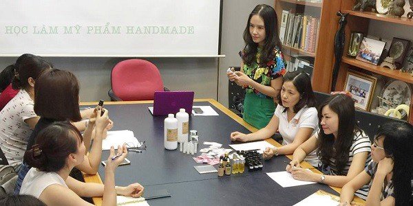 Lớp dạy làm mỹ phẩm từ nguyên liệu làm mỹ phẩm handmade