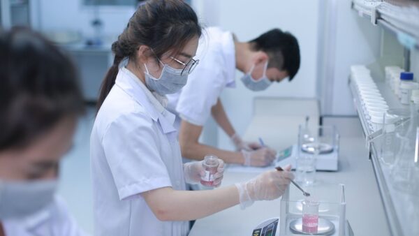 Sản xuất mỹ phẩm theo công thức