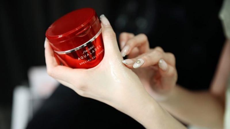 Cách sử dụng bộ sản phẩm Shiseido Aqualabel màu đỏ