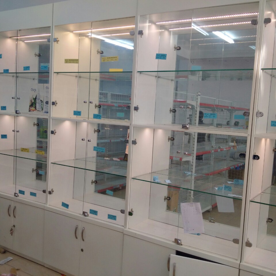 thu mua tủ kiếng trưng bày cũ giá cao