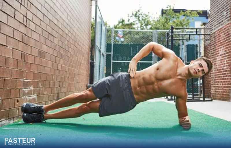 Side Plank yêu cầu đàn ông phải ép thật căng các vùng cơ xung quanh bụng để giảm ngay 2cm trong 15 ngày áp dụng