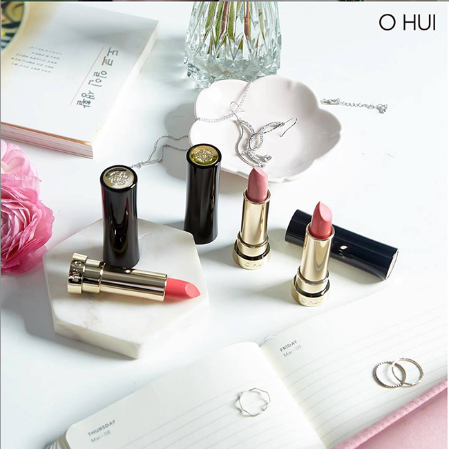 Rouge Real Lipstick với thiết kế tinh xảo và bảng màu đa dạng