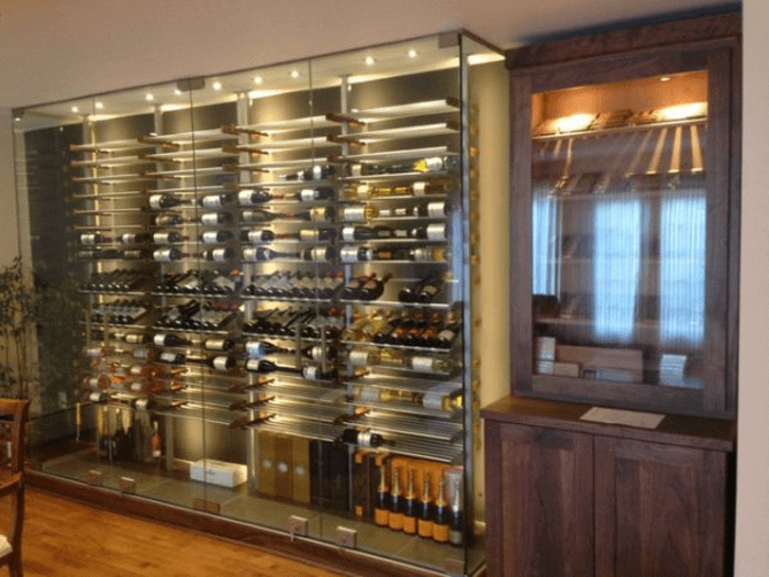 Tủ đựng rượu sang trọng với chất liệu nhôm kính