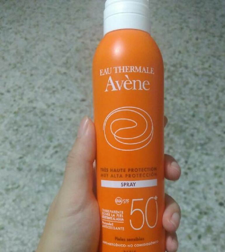 Kem chống nắng dành cho face và body Avene Ultra-Light Hydrating Sunscreen Lotion Spray
