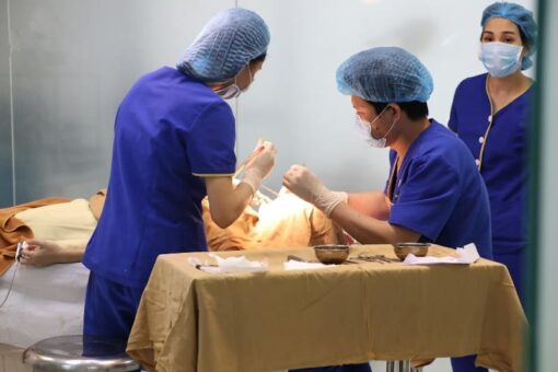 Dịch vụ cắt mí mắt do Bác sĩ Lê Trần Duy thực hiện